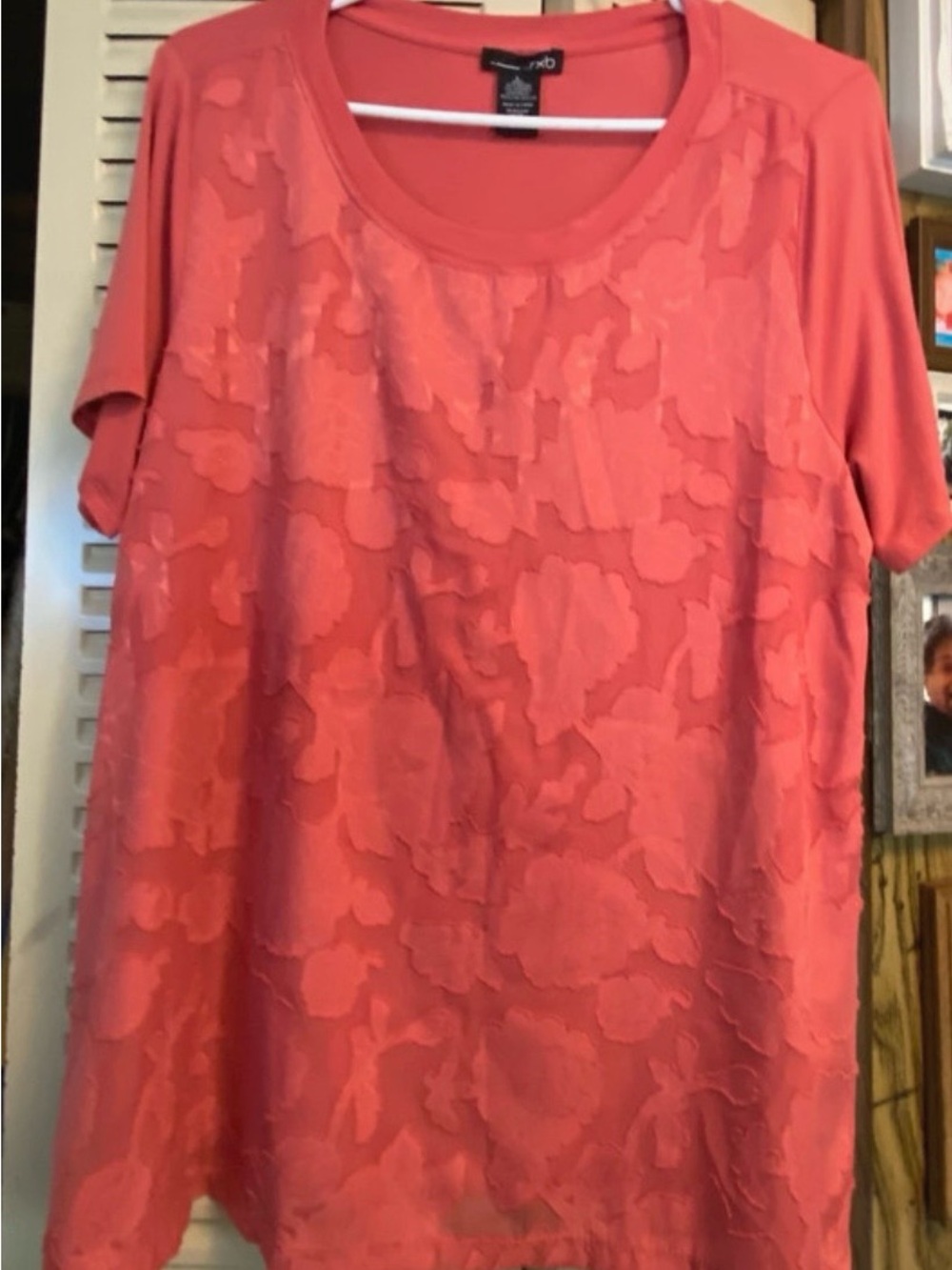 RXB Coral Raised Floral Jacquard Short Sleeve Tee
